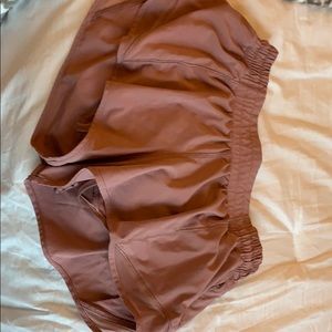 LULULEMON hottty hot mauve/pink shorts (6)